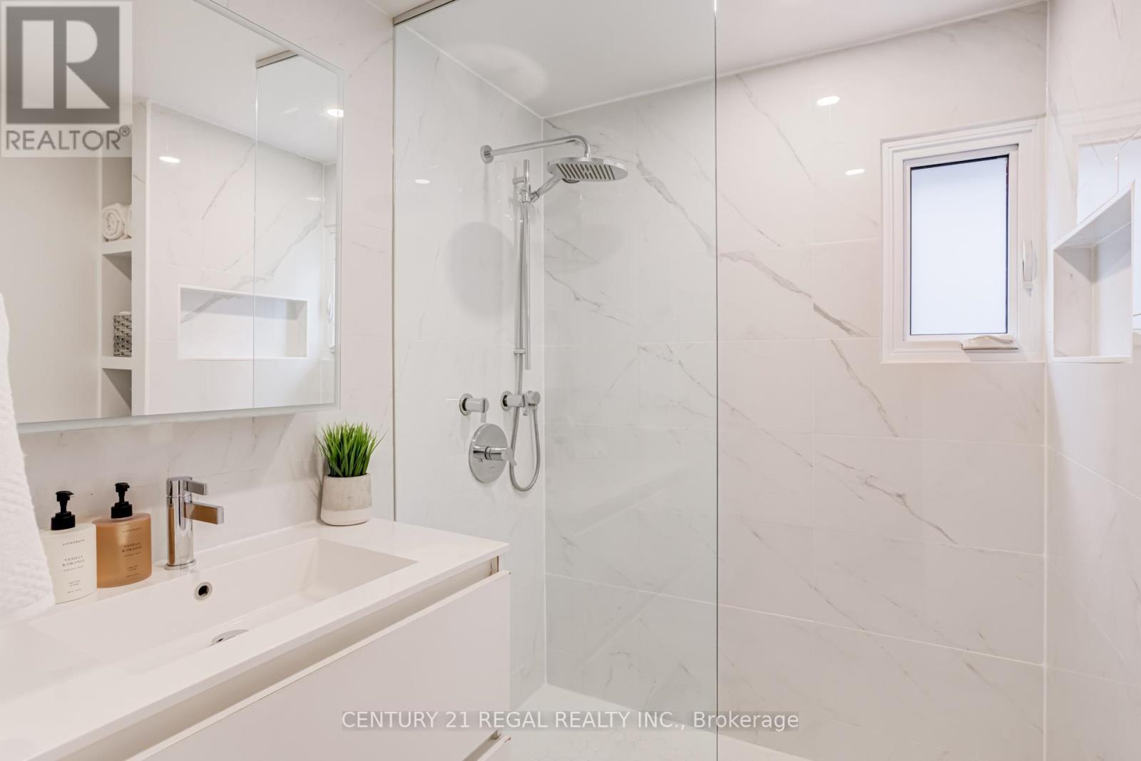 36 Golden Avenue, Toronto, Ontario  M6R 2J4 - Photo 34 - W12946802