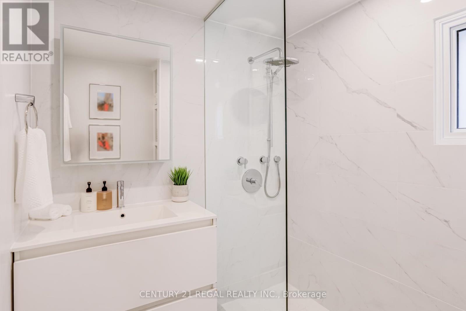 36 Golden Avenue, Toronto, Ontario  M6R 2J4 - Photo 35 - W12946802