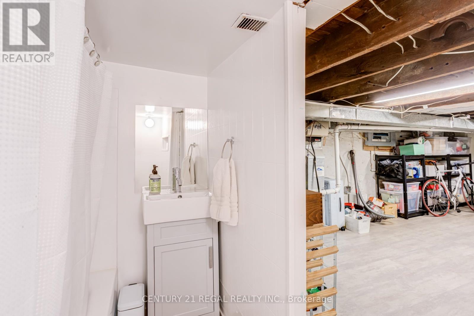 36 Golden Avenue, Toronto, Ontario  M6R 2J4 - Photo 40 - W12946802