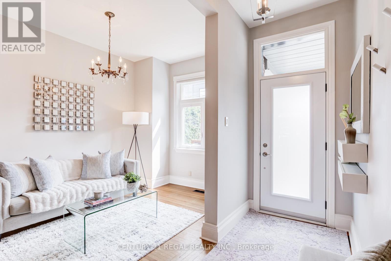 36 Golden Avenue, Toronto, Ontario  M6R 2J4 - Photo 6 - W12946802