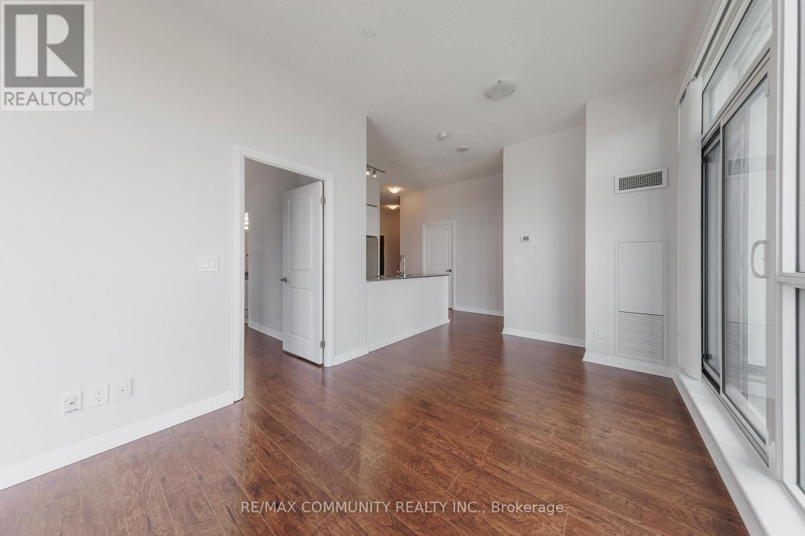 405 - 75 Eglinton Avenue W, Mississauga, Ontario  L5R 0E5 - Photo 4 - W12946804