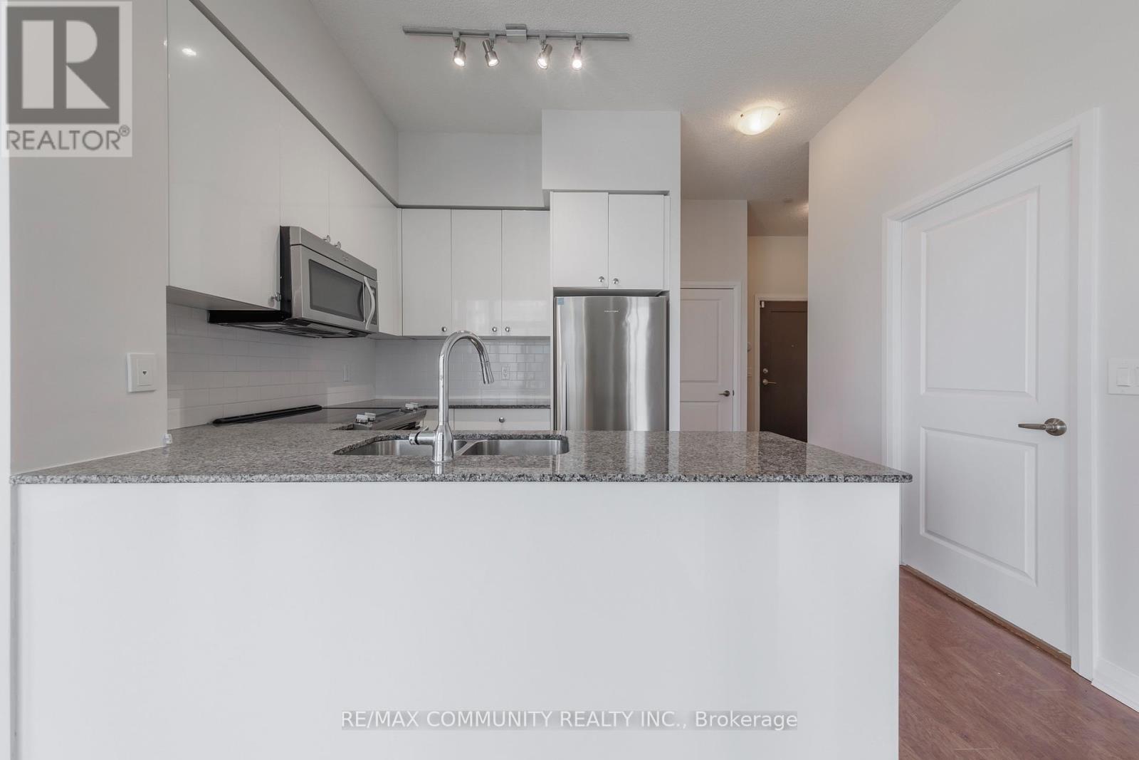 405 - 75 Eglinton Avenue W, Mississauga, Ontario  L5R 0E5 - Photo 9 - W12946804