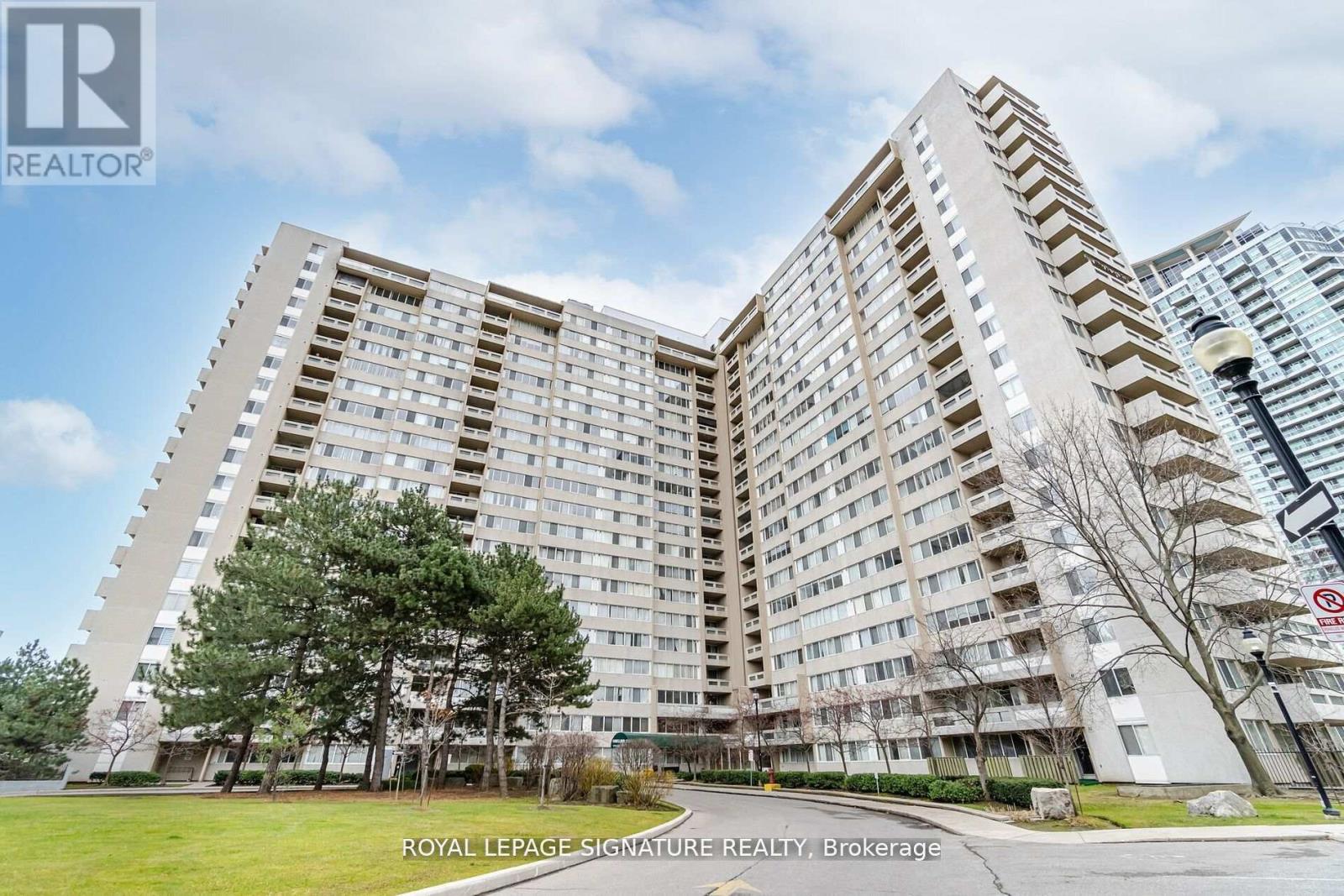 1407 - 3590 Kaneff Crescent, Mississauga, Ontario  L5A 3X3 - Photo 3 - W12946872