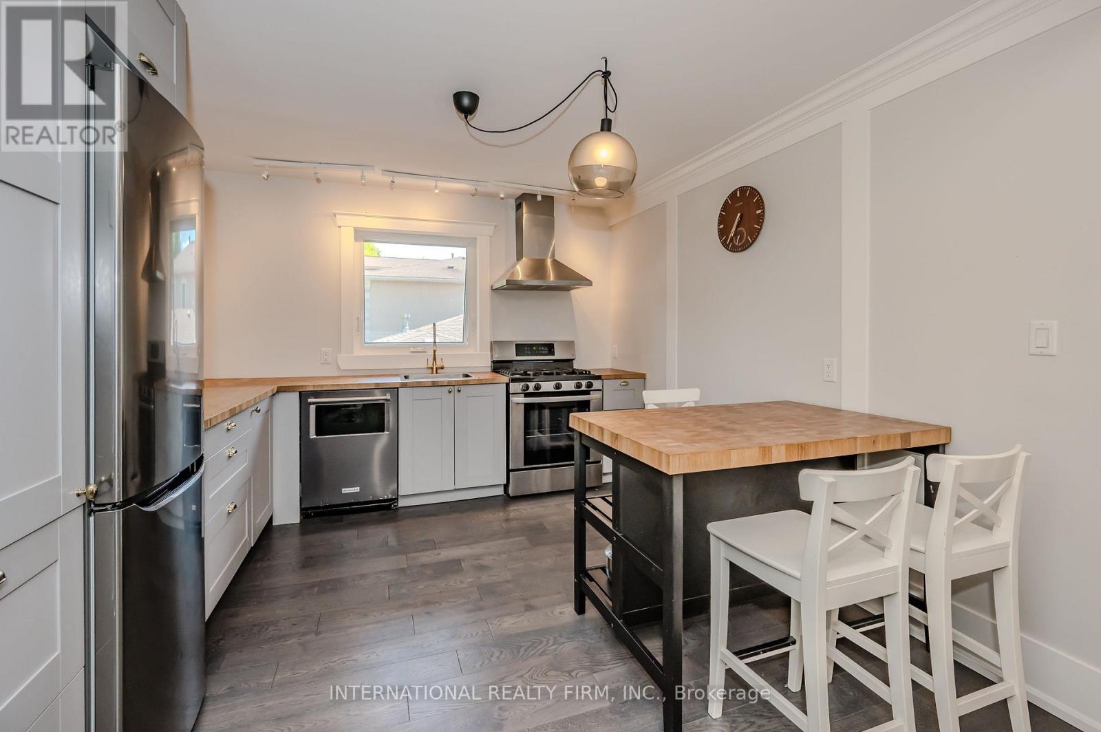 76 Thirty Fifth Street, Toronto, Ontario  M8W 3K4 - Photo 21 - W12946880