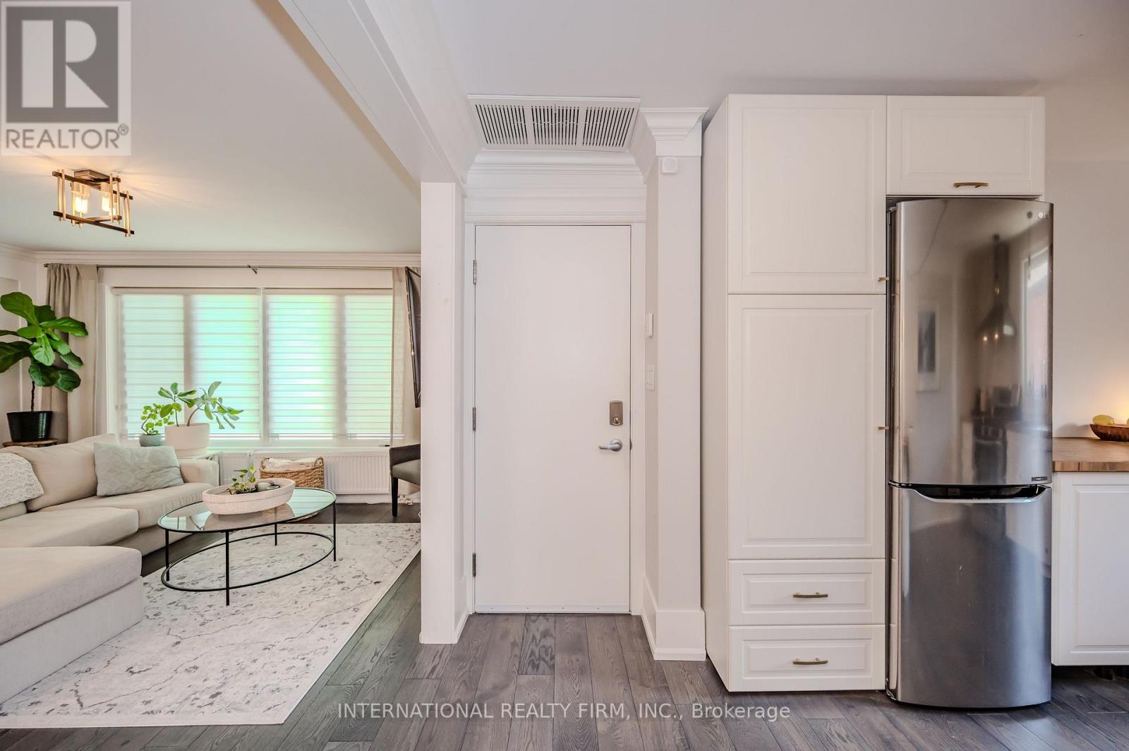 76 Thirty Fifth Street, Toronto, Ontario  M8W 3K4 - Photo 4 - W12946880