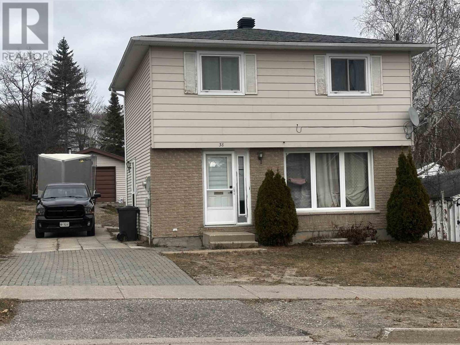 38 Pearson Dr, Elliot Lake, Ontario  P5A 2V6 - Photo 1 - SM253253