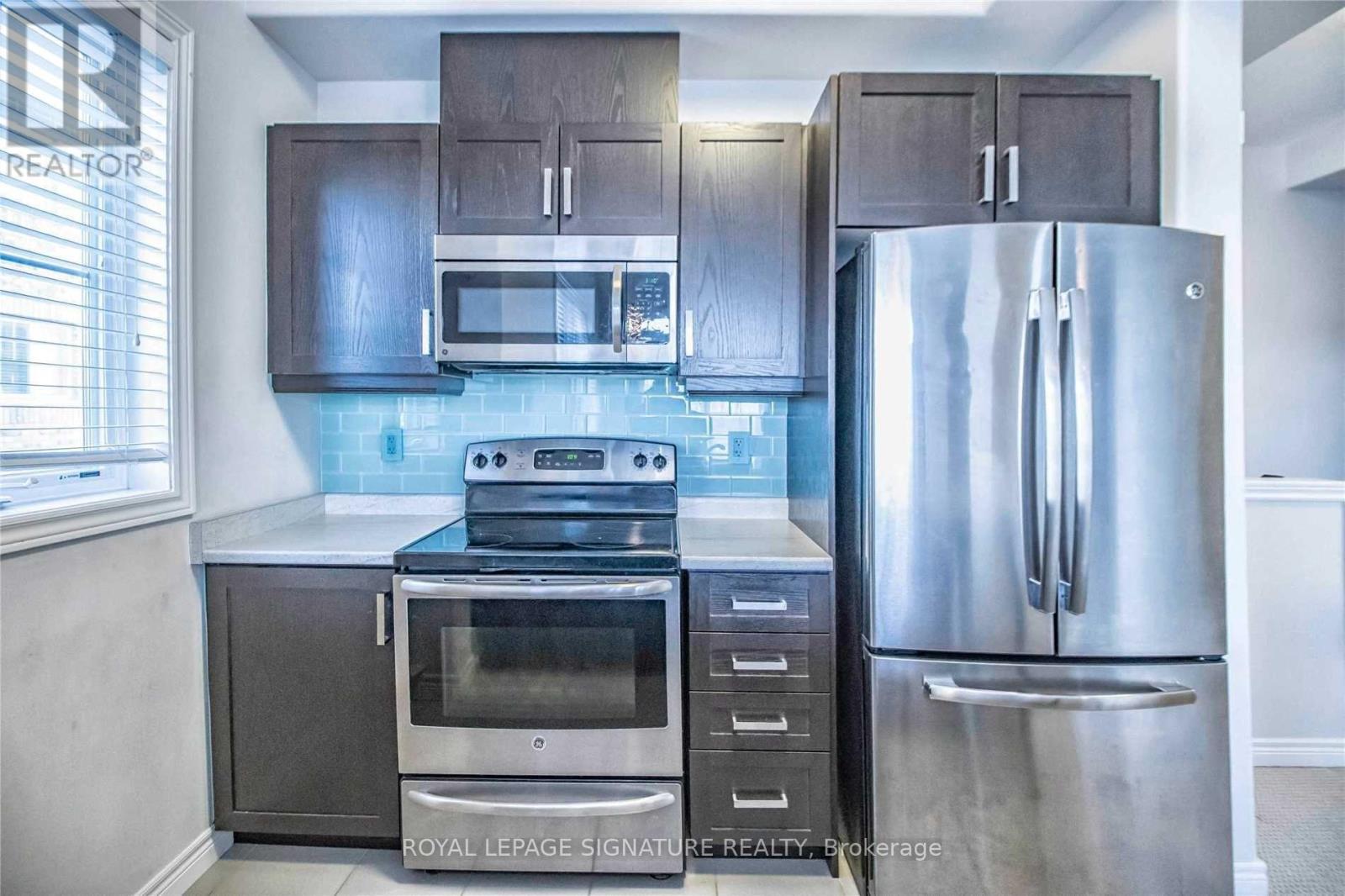 225 Westbank Trail, Hamilton, Ontario  L8J 0H4 - Photo 3 - X12946658