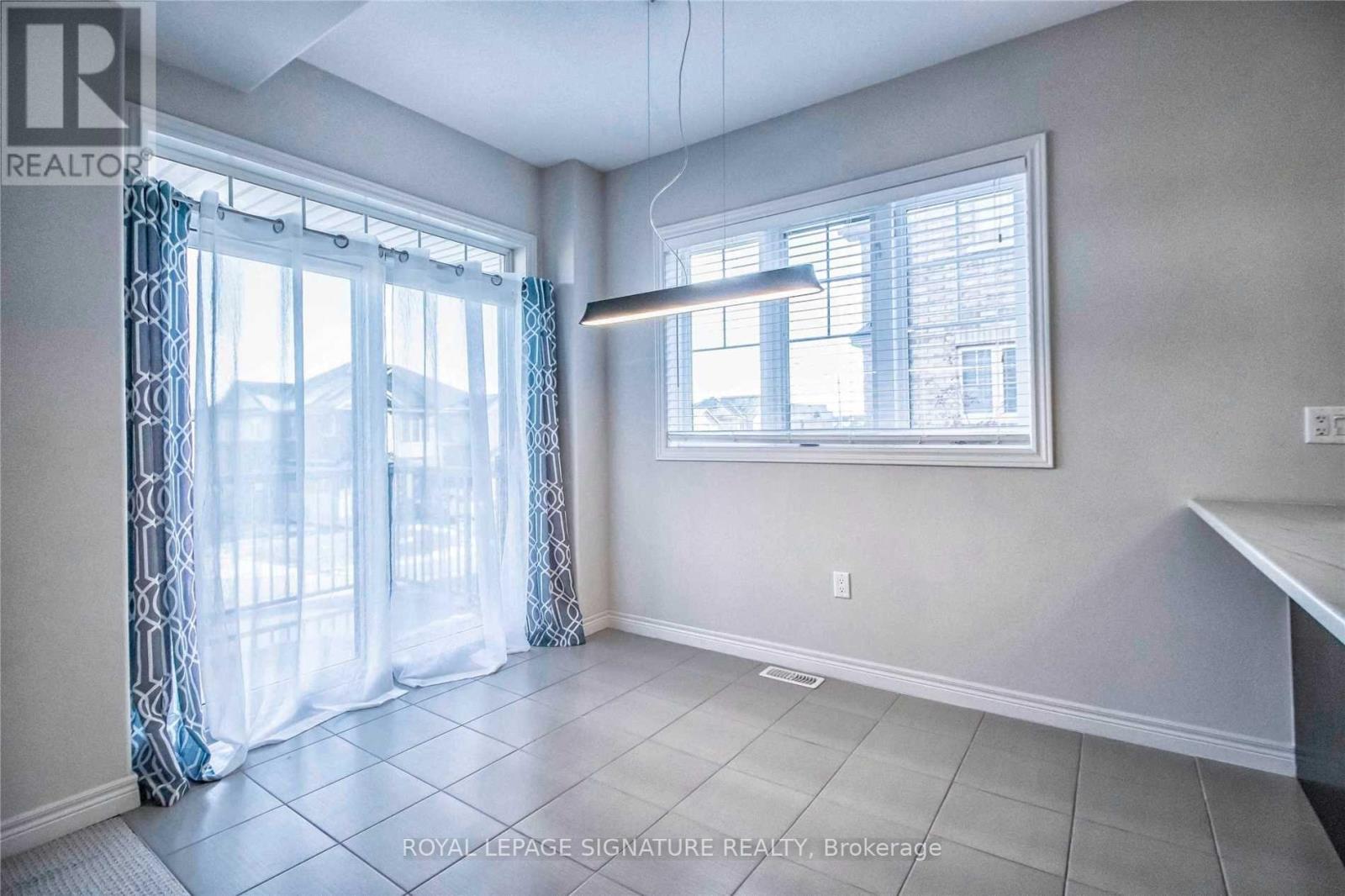 225 Westbank Trail, Hamilton, Ontario  L8J 0H4 - Photo 7 - X12946658