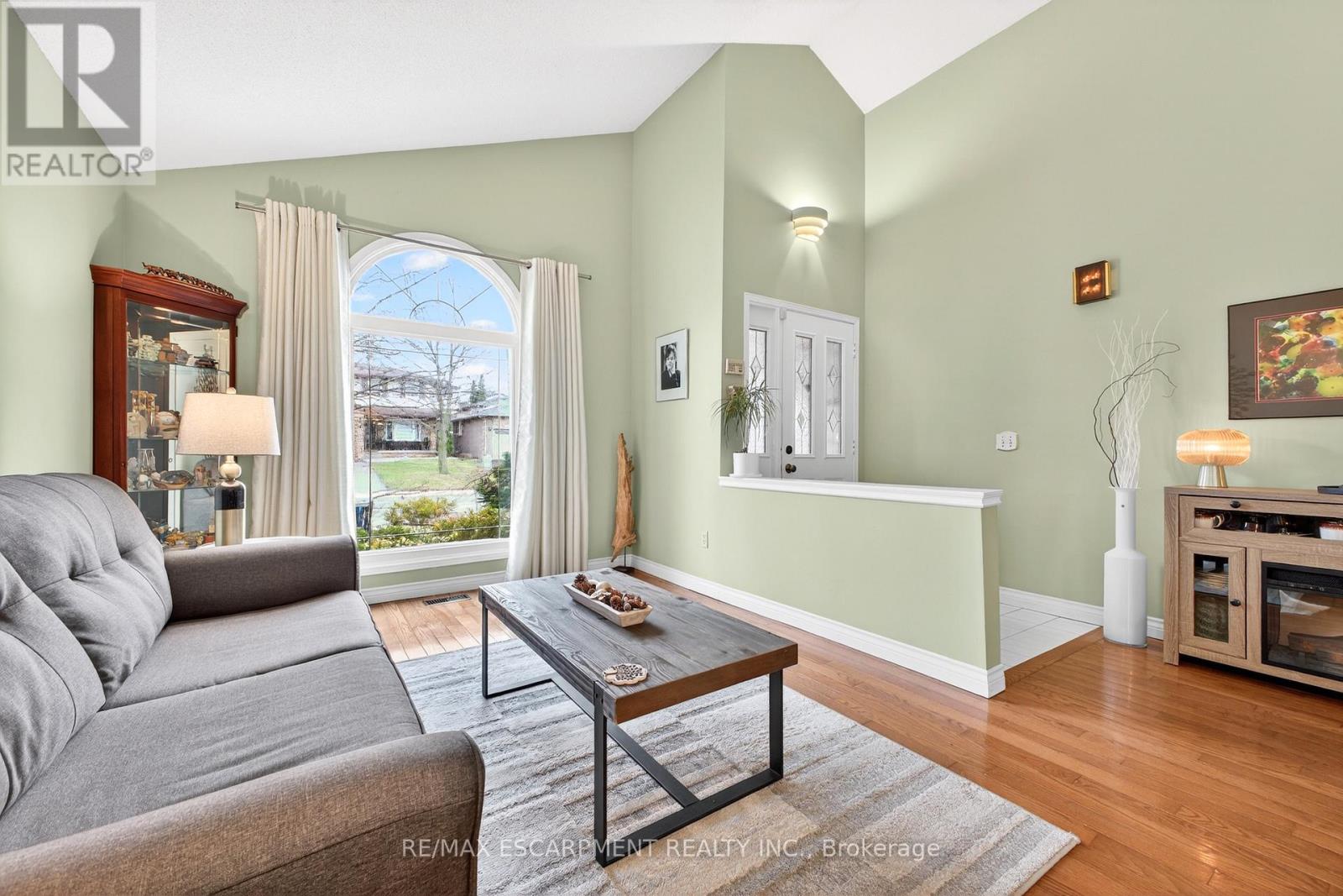 22 Novoco Drive, Hamilton, Ontario  L9C 7E8 - Photo 8 - X12946850