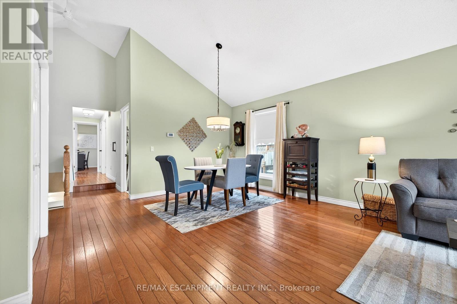 22 Novoco Drive, Hamilton, Ontario  L9C 7E8 - Photo 9 - X12946850