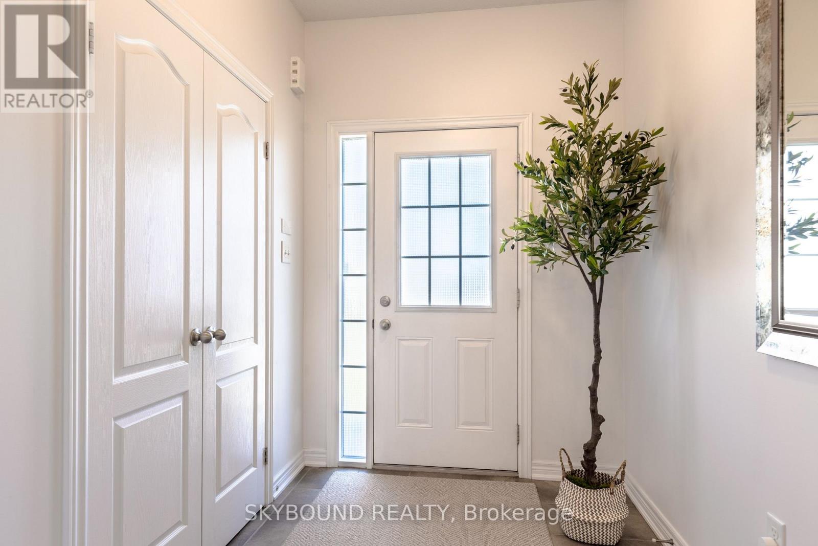 12 - 257 Carla Avenue, Hamilton, Ontario  L8G 3M9 - Photo 3 - X12946860