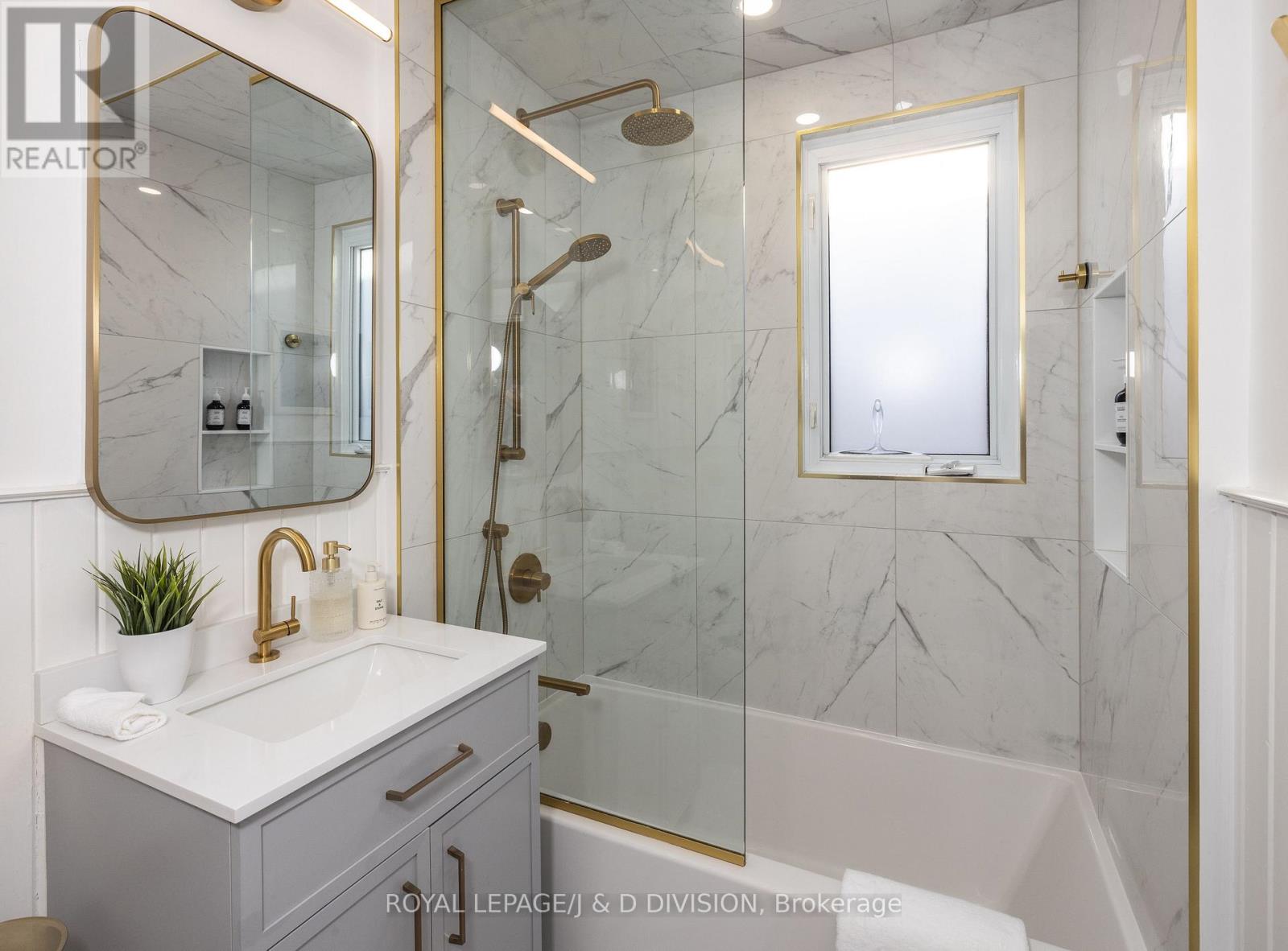 419 Davisville Avenue, Toronto, Ontario  M4S 1H7 - Photo 16 - C12946398