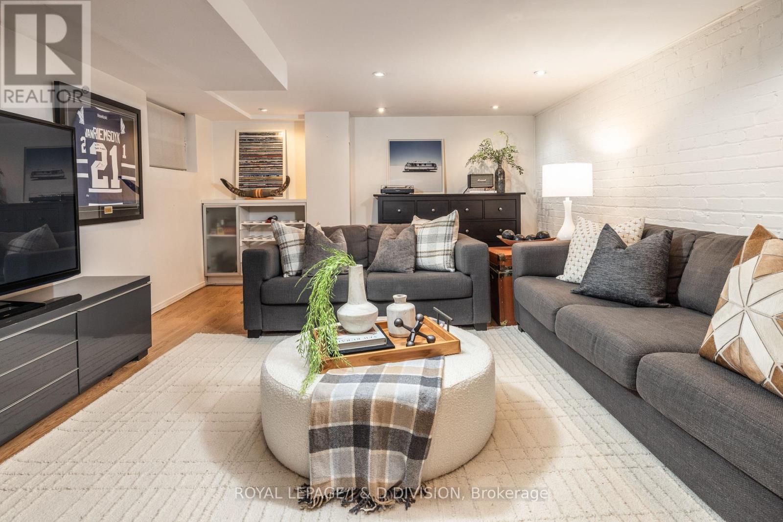 419 Davisville Avenue, Toronto, Ontario  M4S 1H7 - Photo 18 - C12946398