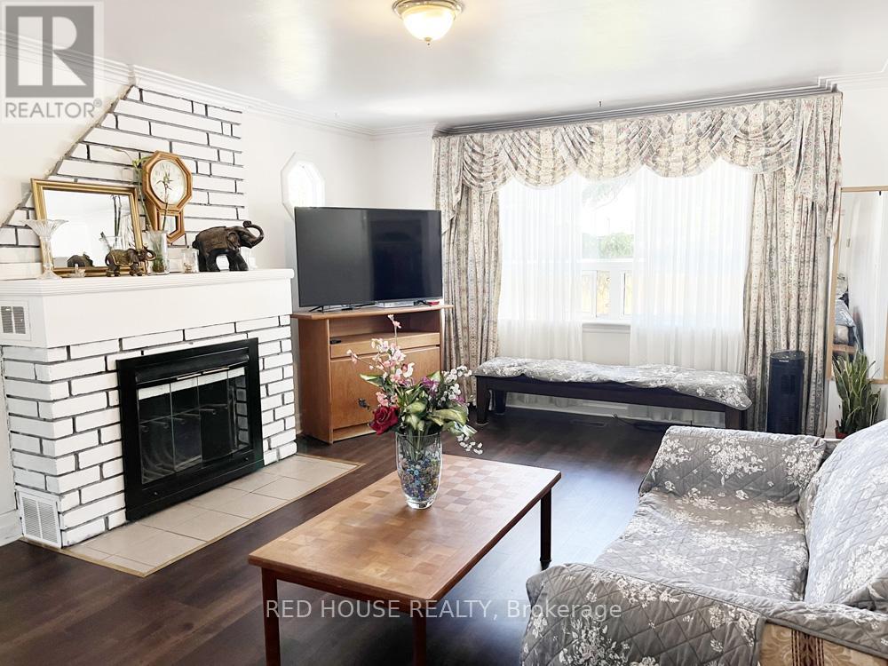 40 North Woodrow Boulevard, Toronto, Ontario  M1K 1W3 - Photo 4 - E12830650