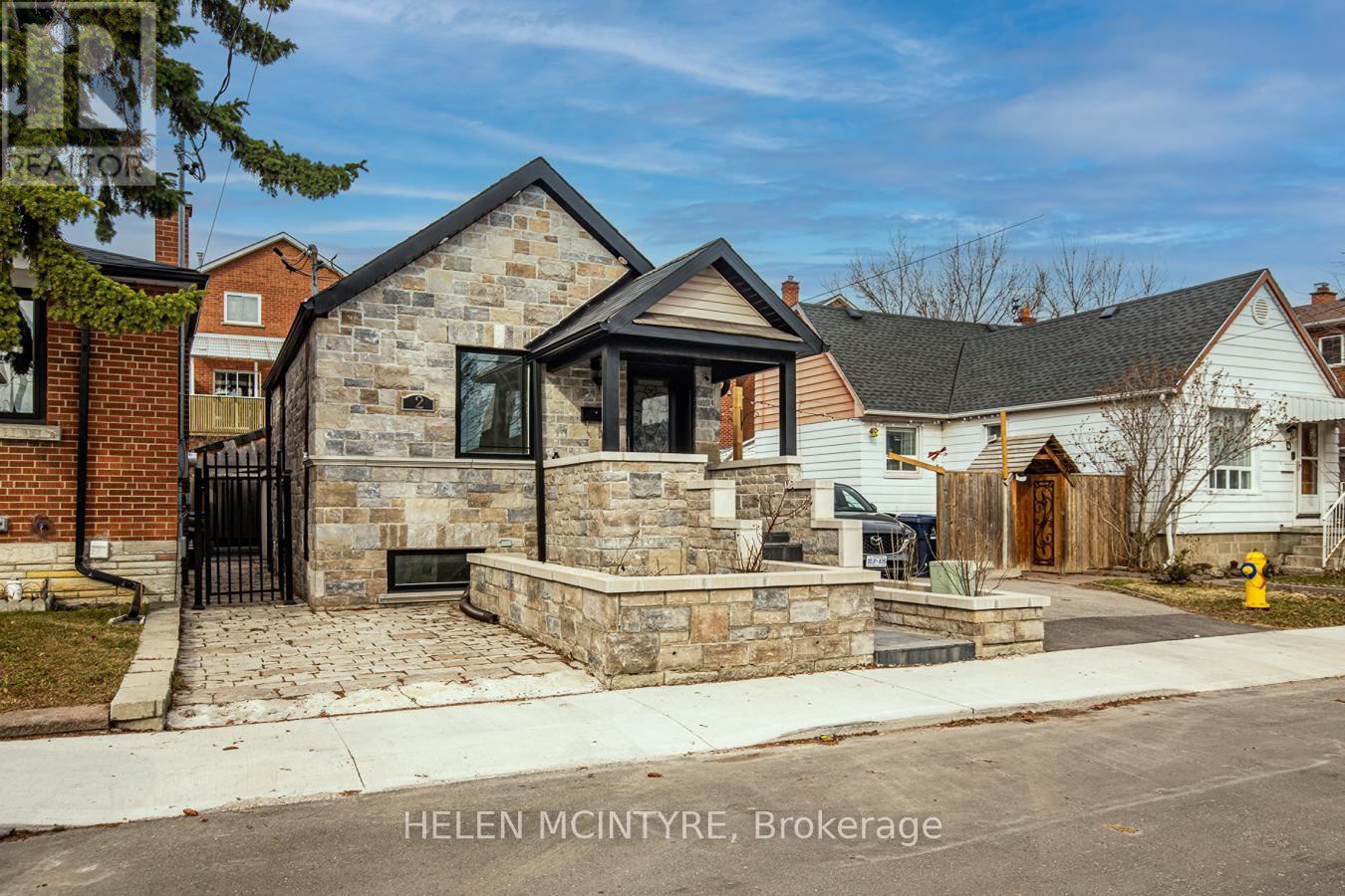 2 Birch Tree Crescent, Toronto, Ontario  M6M 2K8 - Photo 2 - W12942450