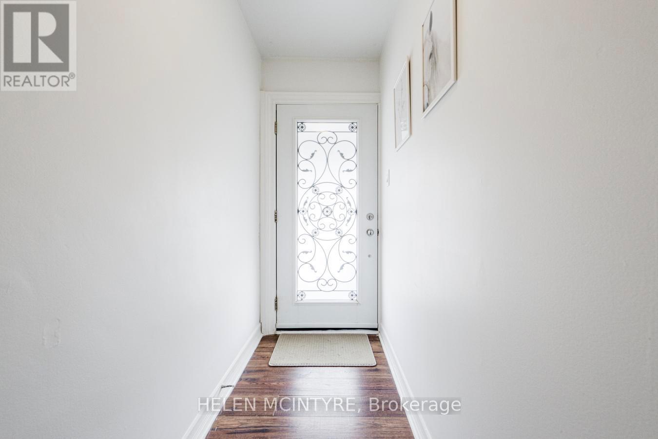 2 Birch Tree Crescent, Toronto, Ontario  M6M 2K8 - Photo 4 - W12942450