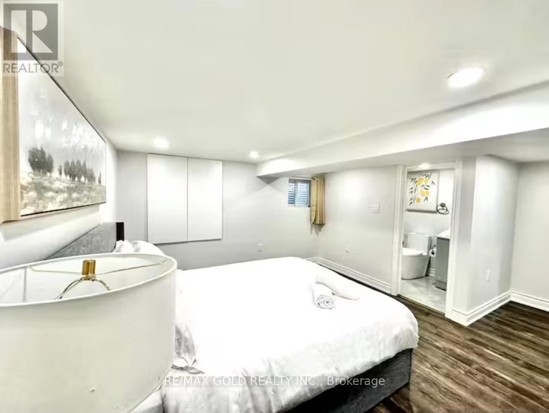 Lower - 1749 Wembury Road, Mississauga, Ontario  L5J 4G4 - Photo 4 - W12946530