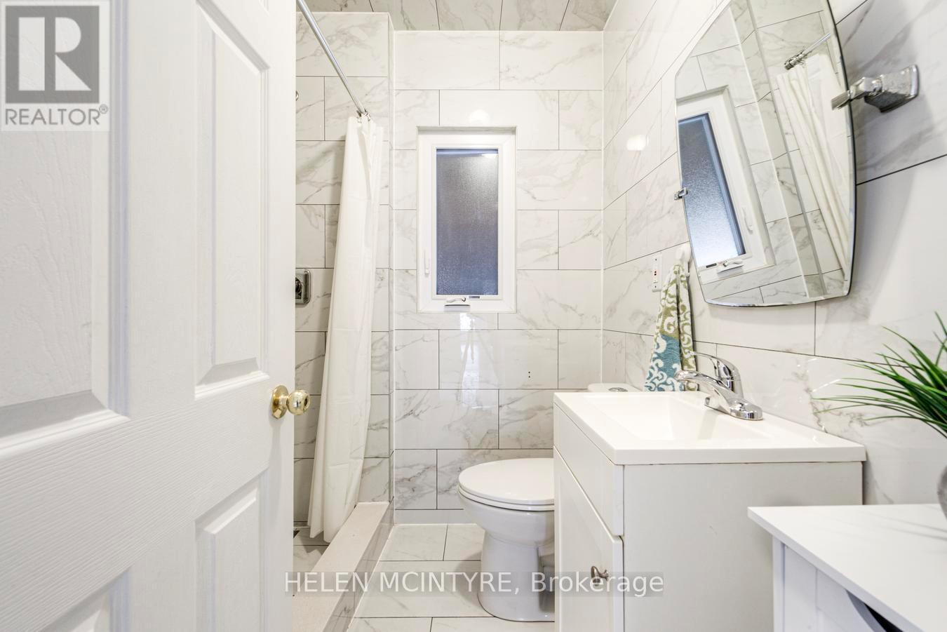 2 Birch Tree Crescent, Toronto, Ontario  M6M 2K8 - Photo 19 - W12942450