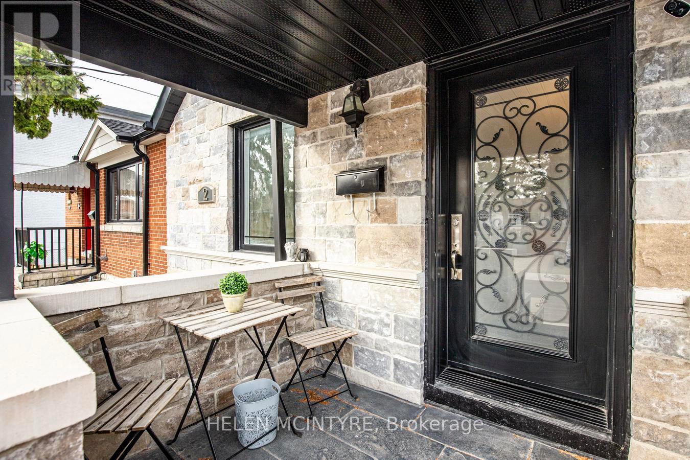 2 Birch Tree Crescent, Toronto, Ontario  M6M 2K8 - Photo 3 - W12942450