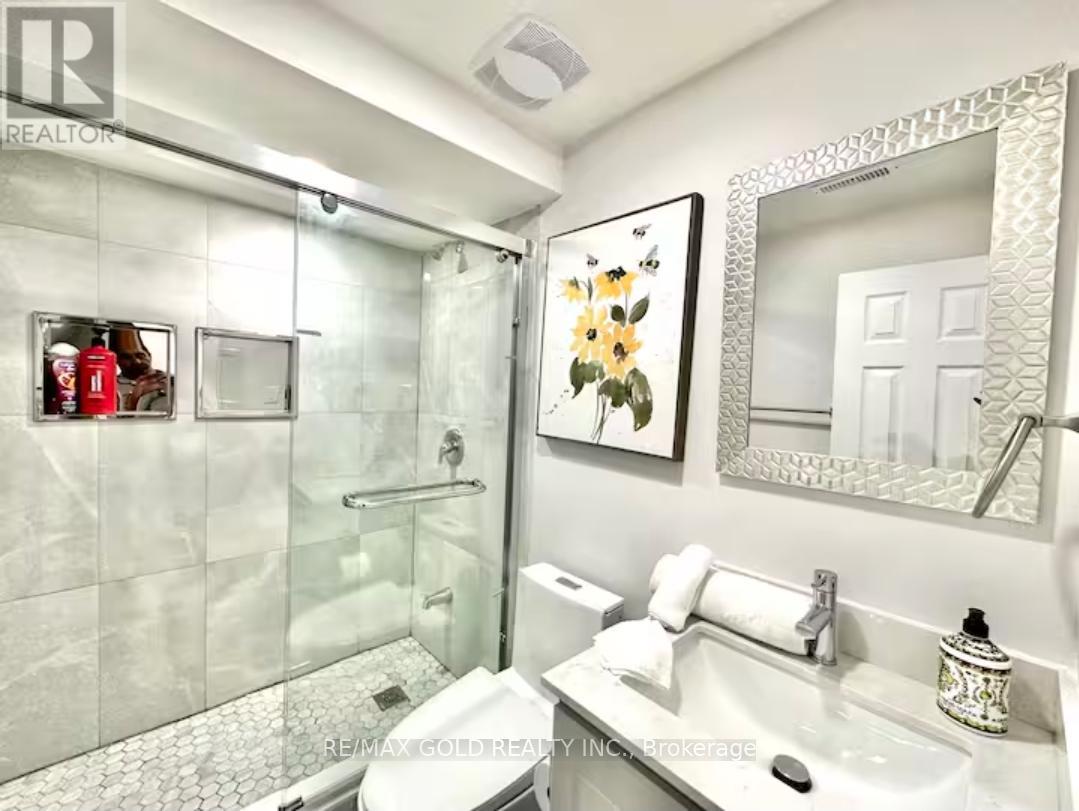 Lower - 1749 Wembury Road, Mississauga, Ontario  L5J 4G4 - Photo 6 - W12946530