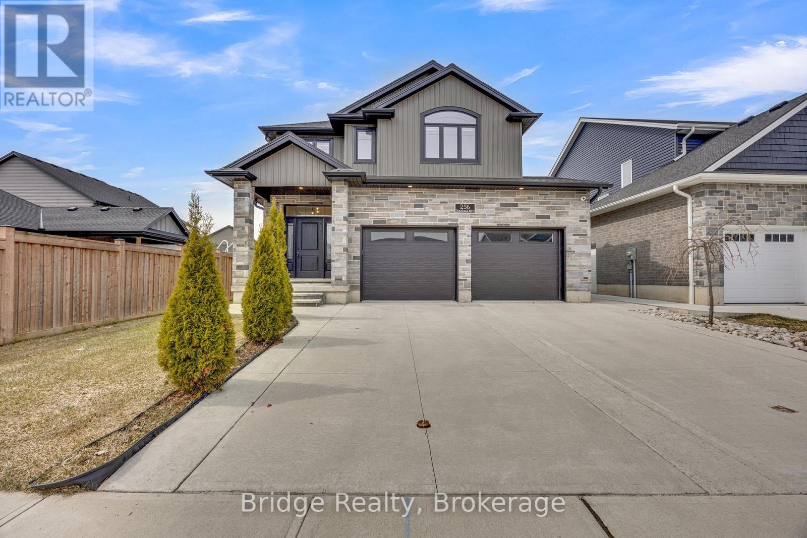 256 Tamarack Boulevard, Woodstock, Ontario  N4S 0E2 - Photo 1 - X12946980