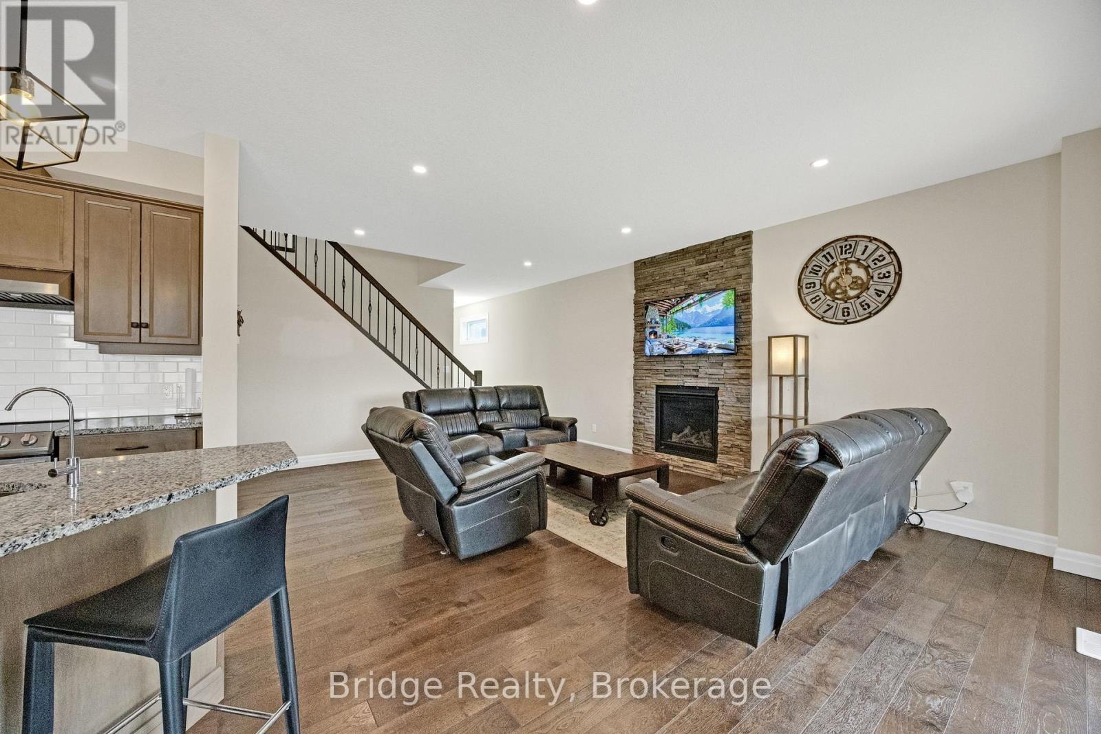 256 Tamarack Boulevard, Woodstock, Ontario  N4S 0E2 - Photo 11 - X12946980