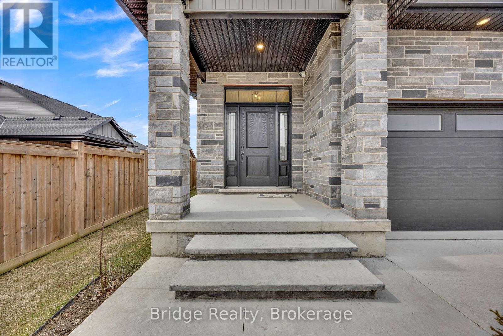 256 Tamarack Boulevard, Woodstock, Ontario  N4S 0E2 - Photo 3 - X12946980