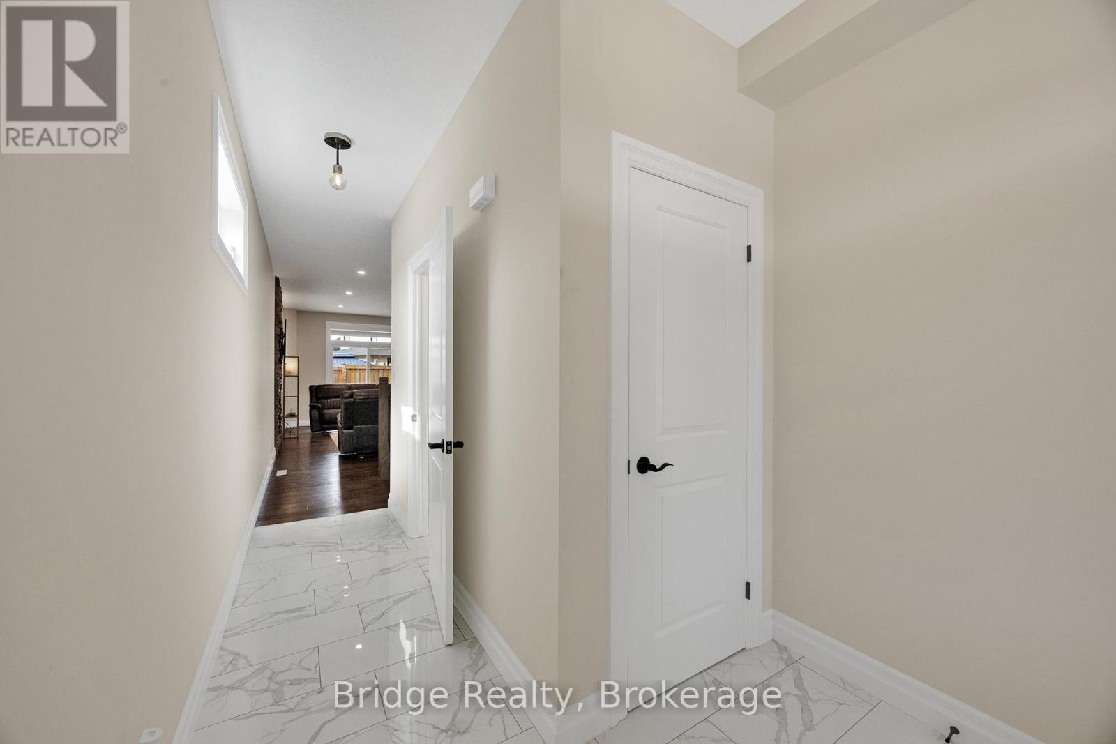 256 Tamarack Boulevard, Woodstock, Ontario  N4S 0E2 - Photo 5 - X12946980