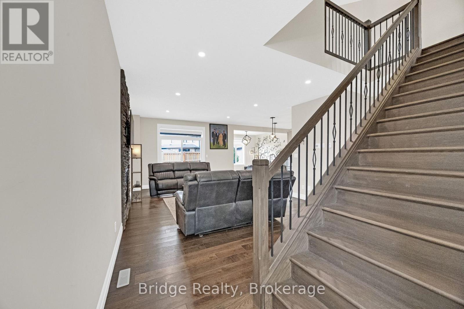 256 Tamarack Boulevard, Woodstock, Ontario  N4S 0E2 - Photo 8 - X12946980