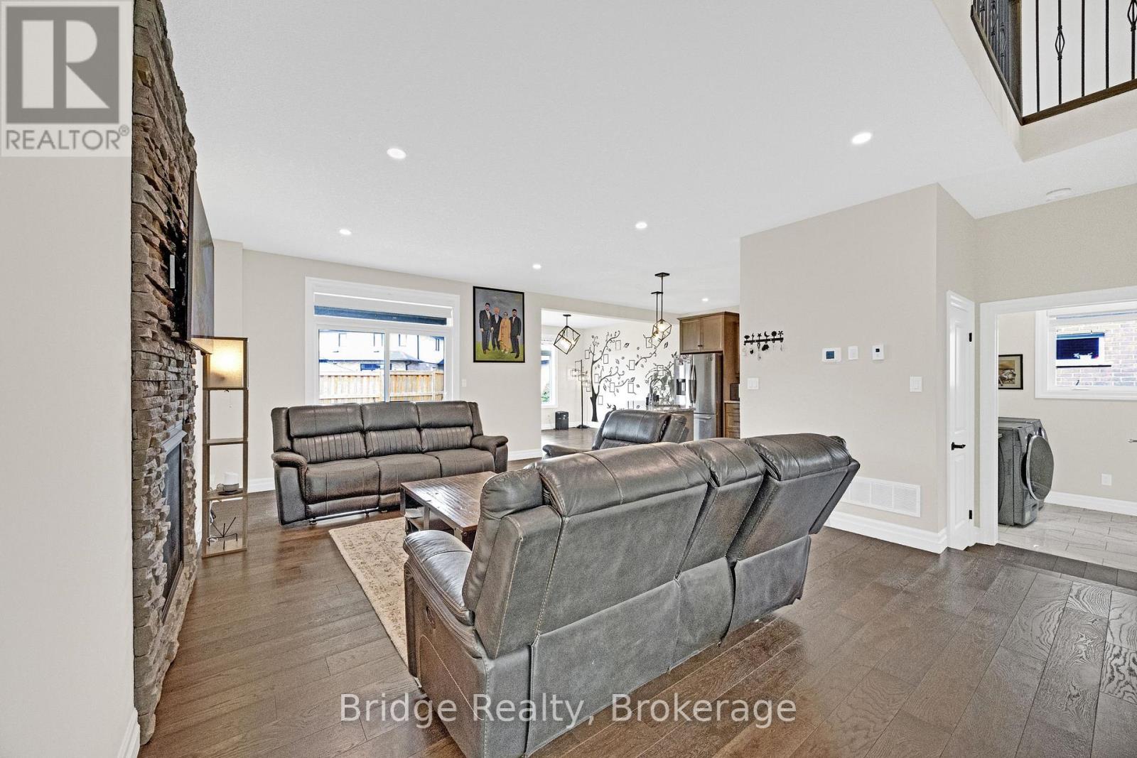 256 Tamarack Boulevard, Woodstock, Ontario  N4S 0E2 - Photo 9 - X12946980