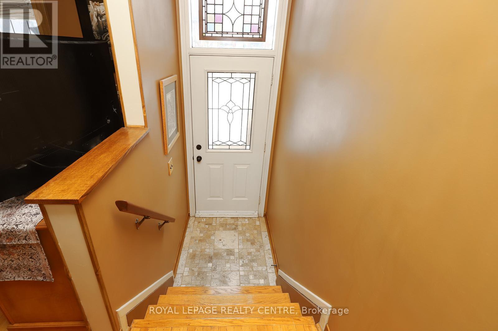 3638 Anniversary Road, Mississauga, Ontario  L5C 2G1 - Photo 3 - W12934164