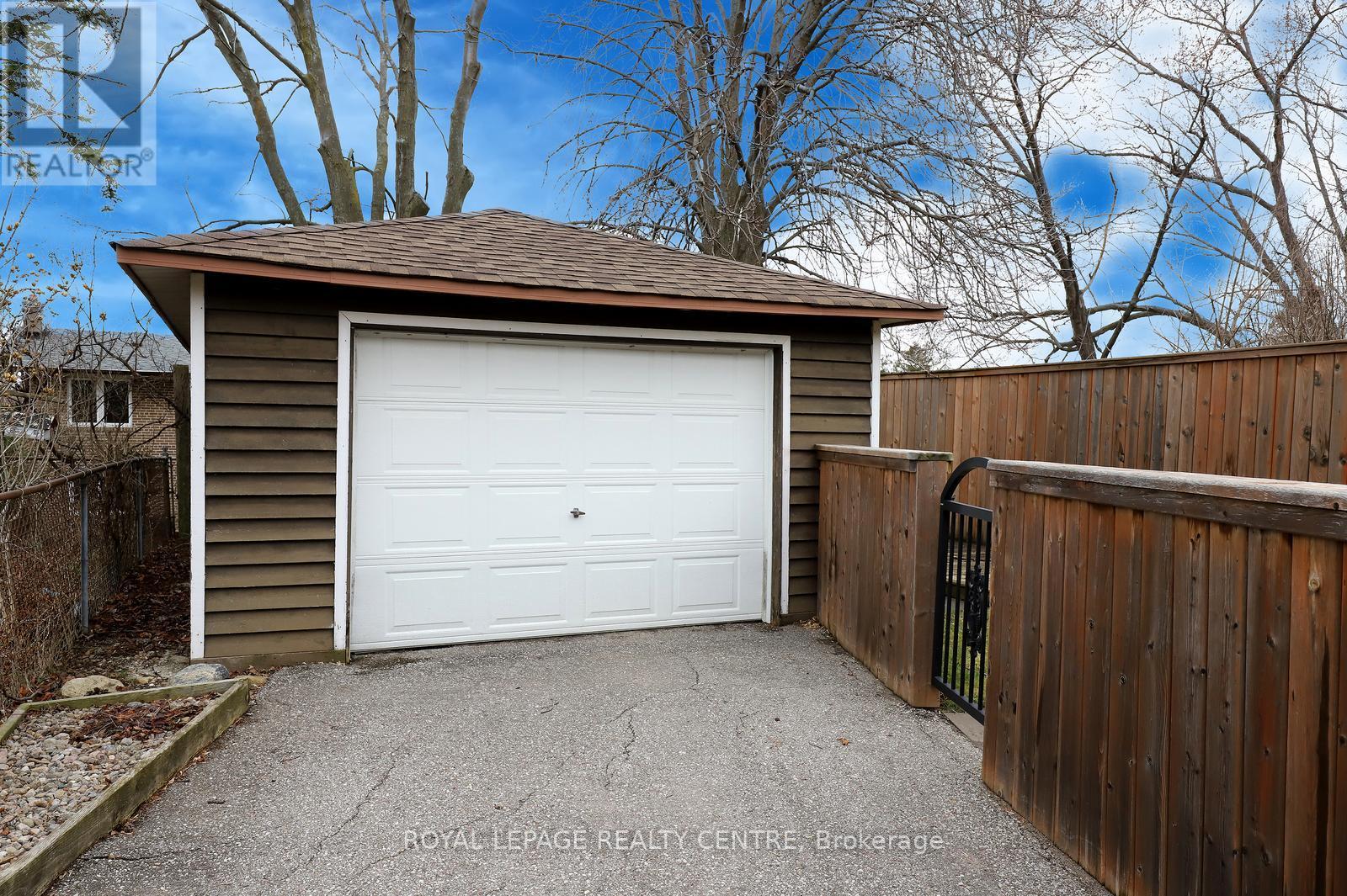 3638 Anniversary Road, Mississauga, Ontario  L5C 2G1 - Photo 33 - W12934164