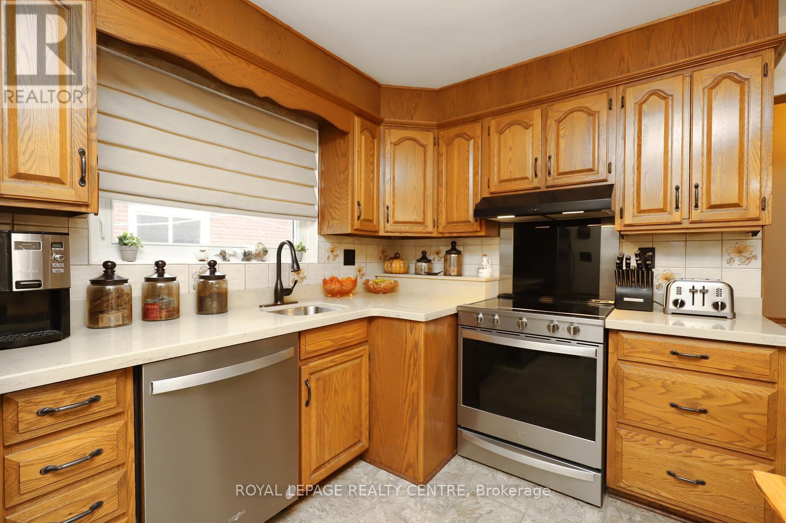 3638 Anniversary Road, Mississauga, Ontario  L5C 2G1 - Photo 5 - W12934164