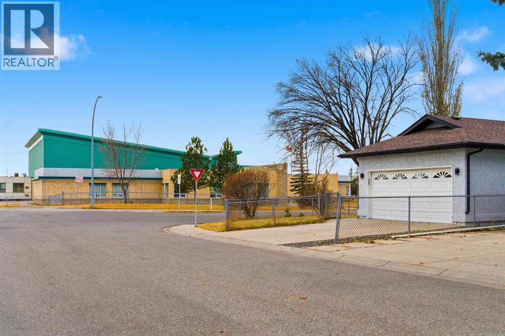 5 Del Monica Bay Ne, Calgary, Alberta  T1Y 6R2 - Photo 38 - A2267947