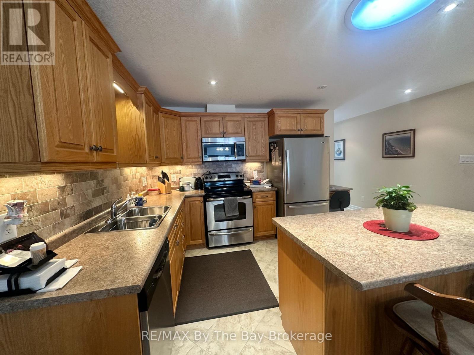 35 Garden Grove Crescent, Wasaga Beach, Ontario  L9Z 0E6 - Photo 2 - S12946976