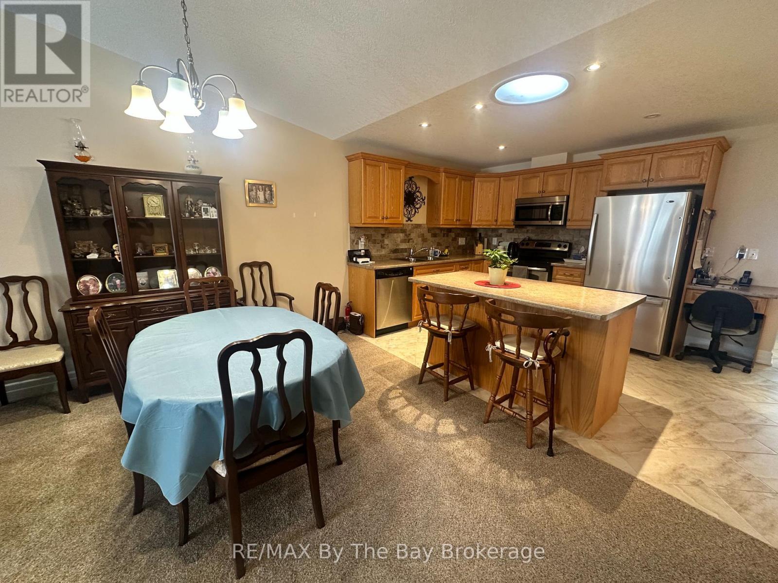 35 Garden Grove Crescent, Wasaga Beach, Ontario  L9Z 0E6 - Photo 4 - S12946976