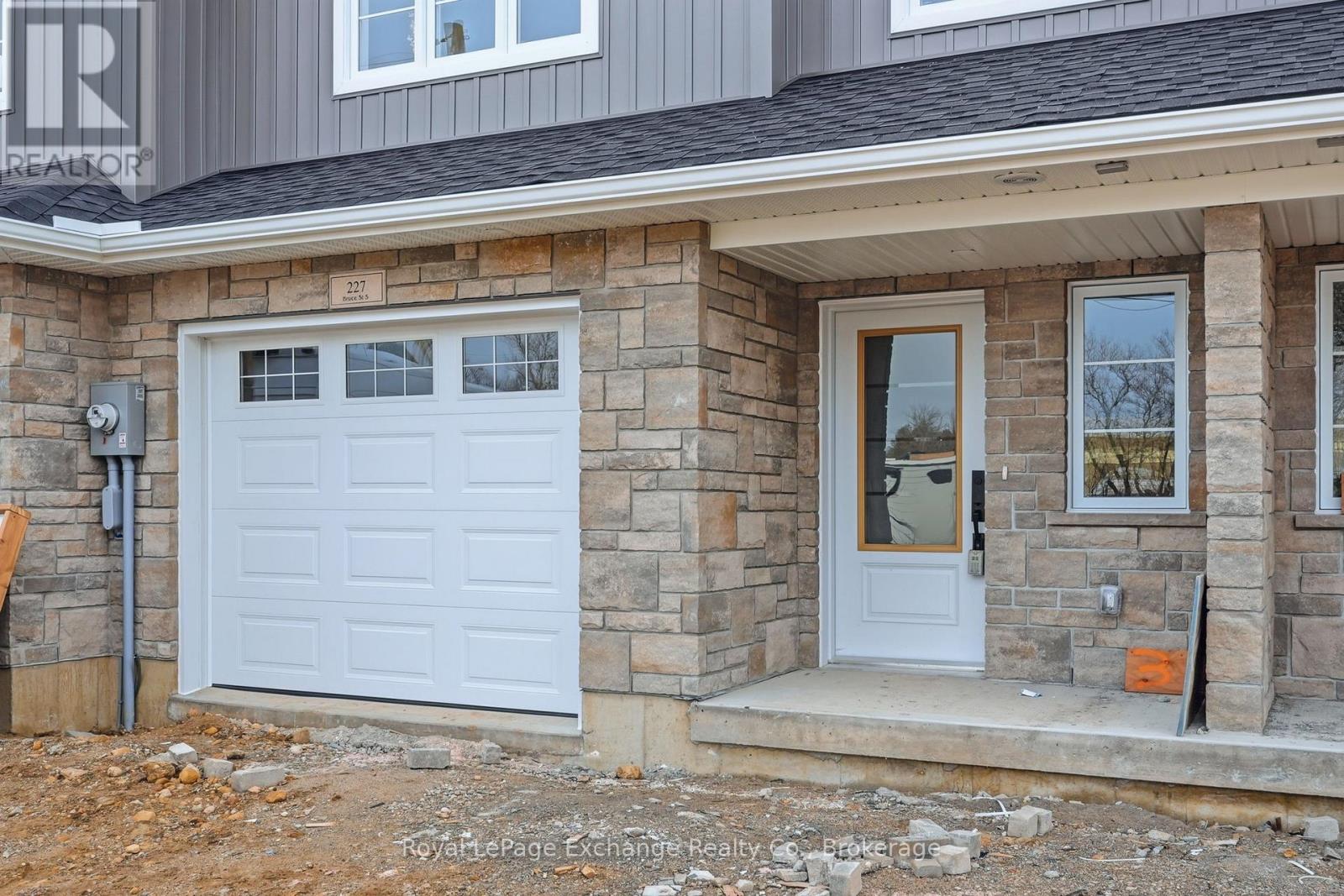 Unit 3 - 227 Bruce Street S, West Grey, Ontario  N0G 1R0 - Photo 3 - X12946898