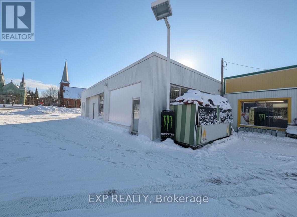 140 John Street, Hawkesbury, Ontario  K6A 1X9 - Photo 3 - X12946970