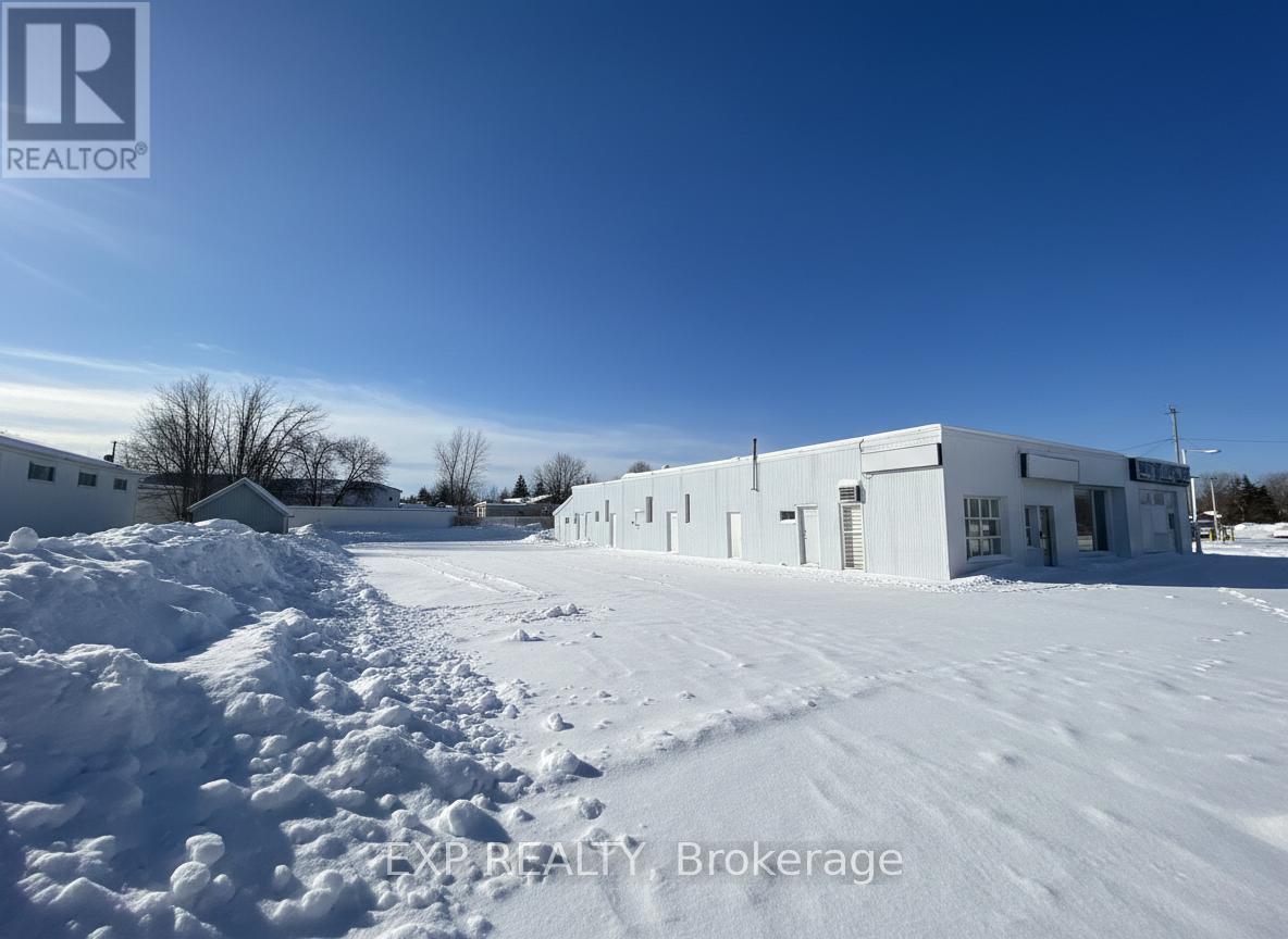 140 John Street, Hawkesbury, Ontario  K6A 1X9 - Photo 4 - X12946970