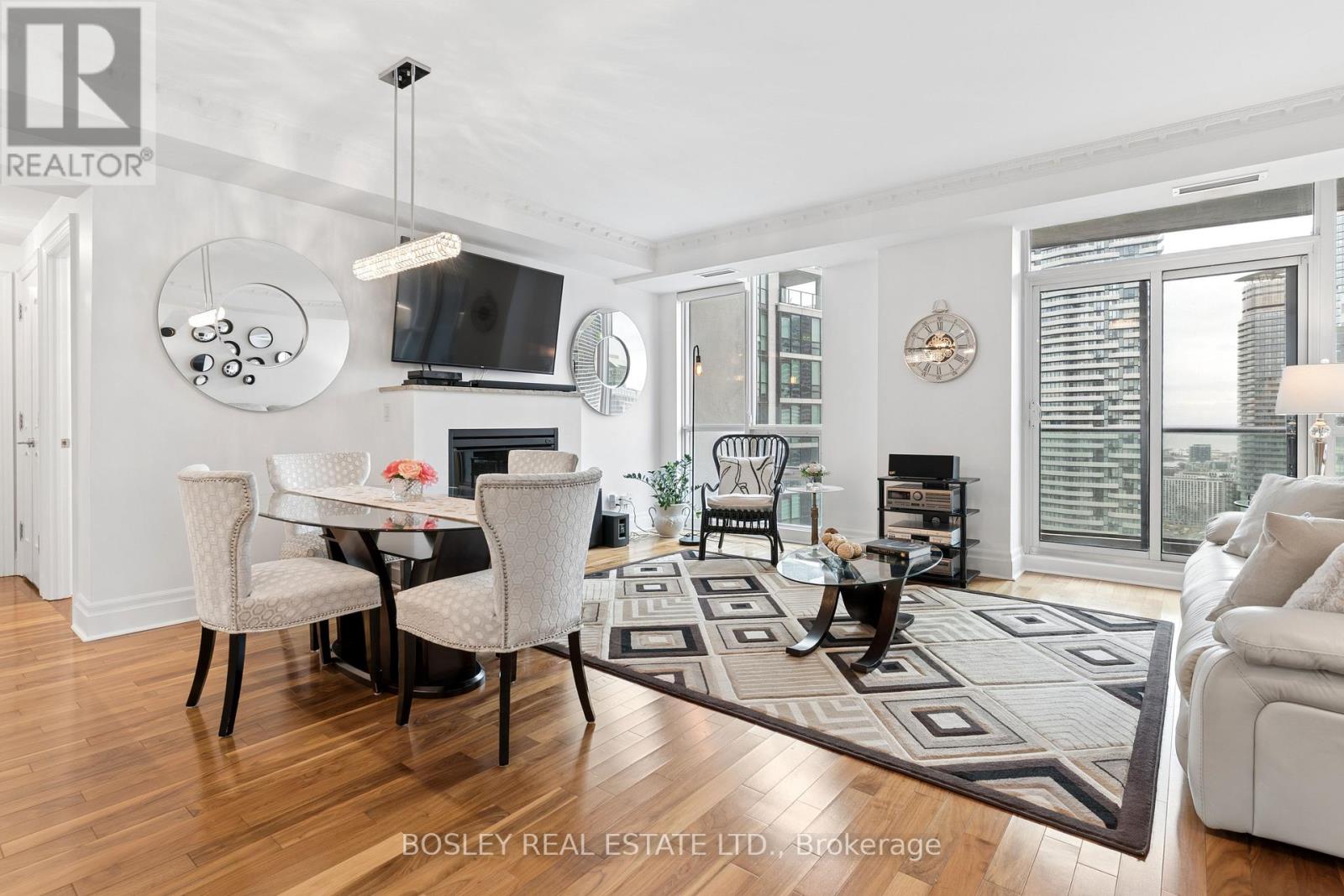 4501 - 16 Harbour Street, Toronto, Ontario  M5J 2Z7 - Photo 3 - C12946964