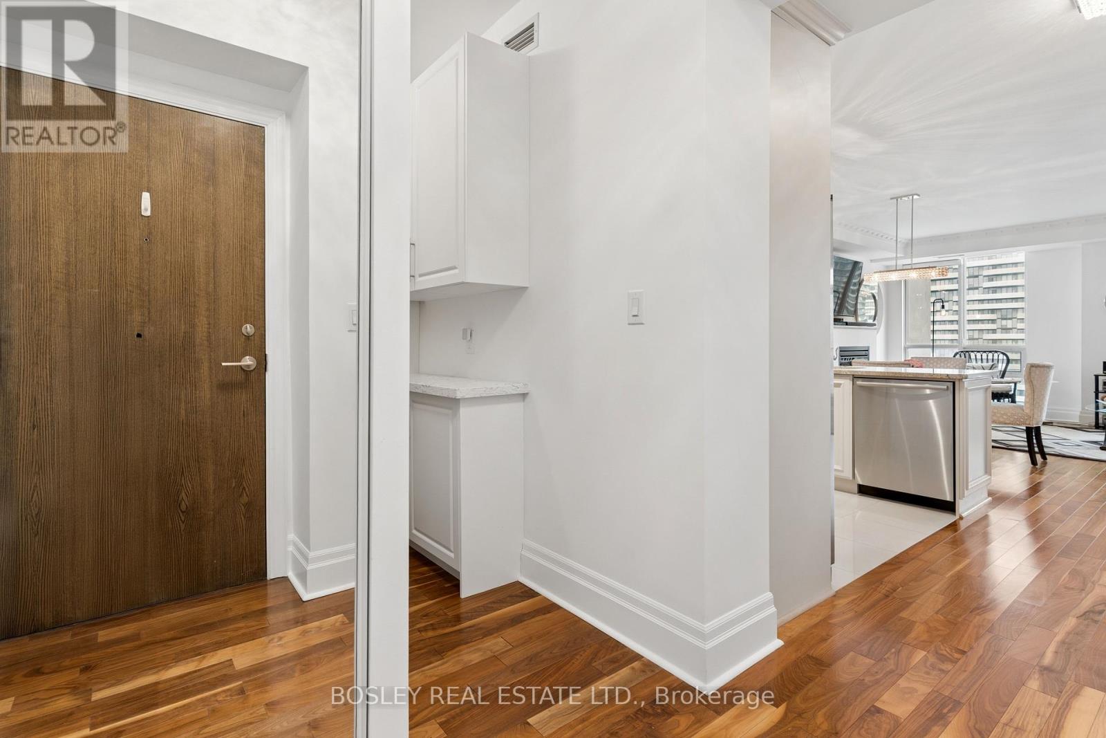 4501 - 16 Harbour Street, Toronto, Ontario  M5J 2Z7 - Photo 6 - C12946964