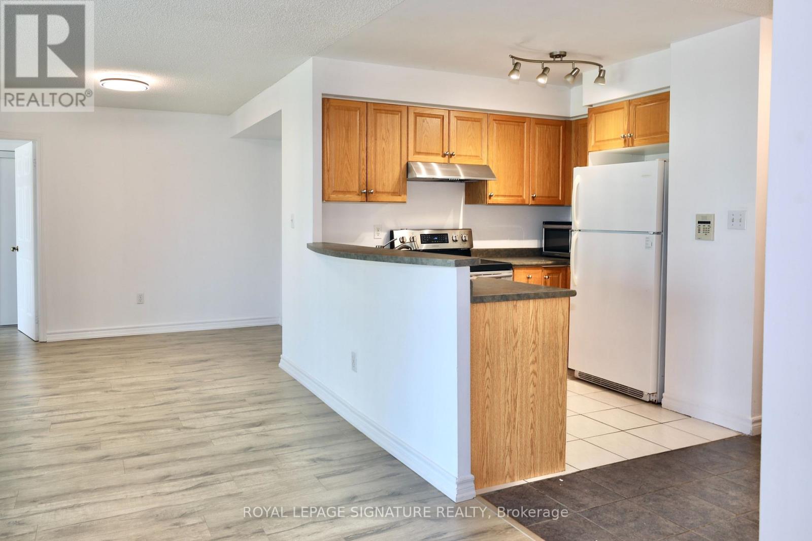 1116 - 7 Lorraine Drive, Toronto, Ontario  M2N 7H2 - Photo 3 - C12947008