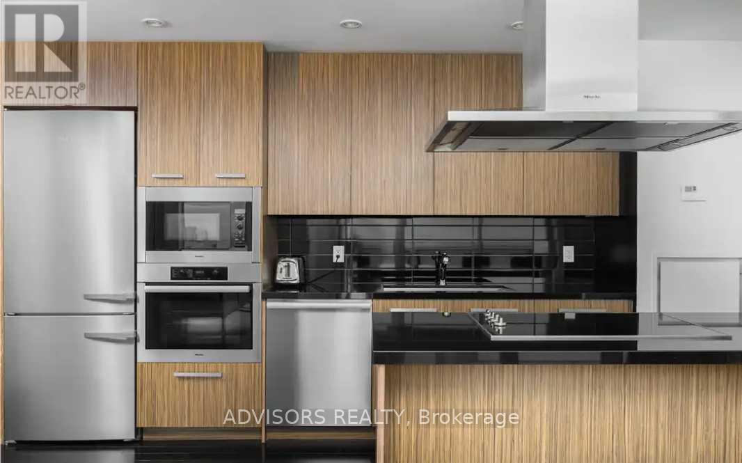 4011 - 8 The Esplanade Avenue, Toronto, Ontario  M5E 0A6 - Photo 2 - C12947014