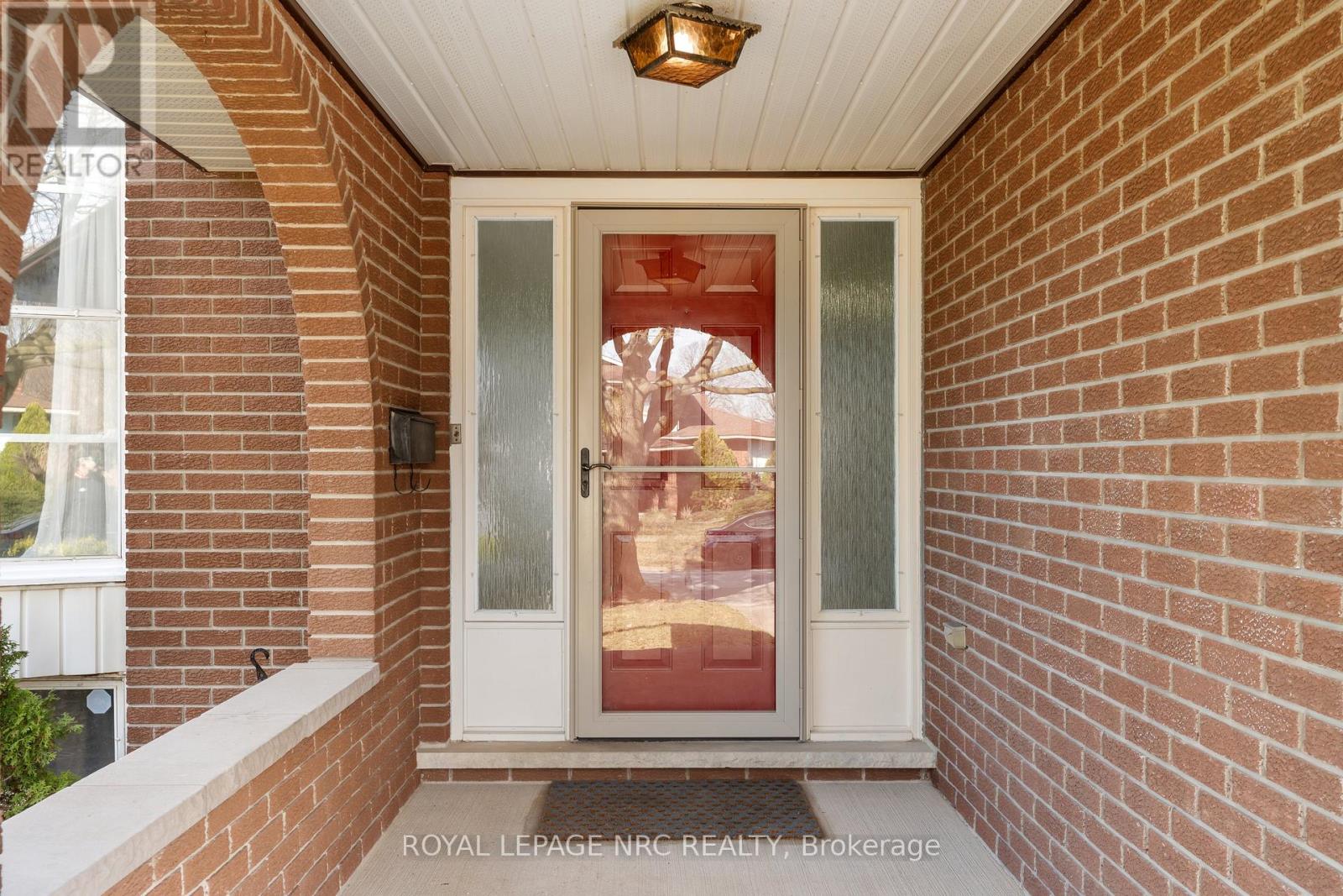 64 Adel Drive, St. Catharines, Ontario  L2M 7E6 - Photo 3 - X12945400