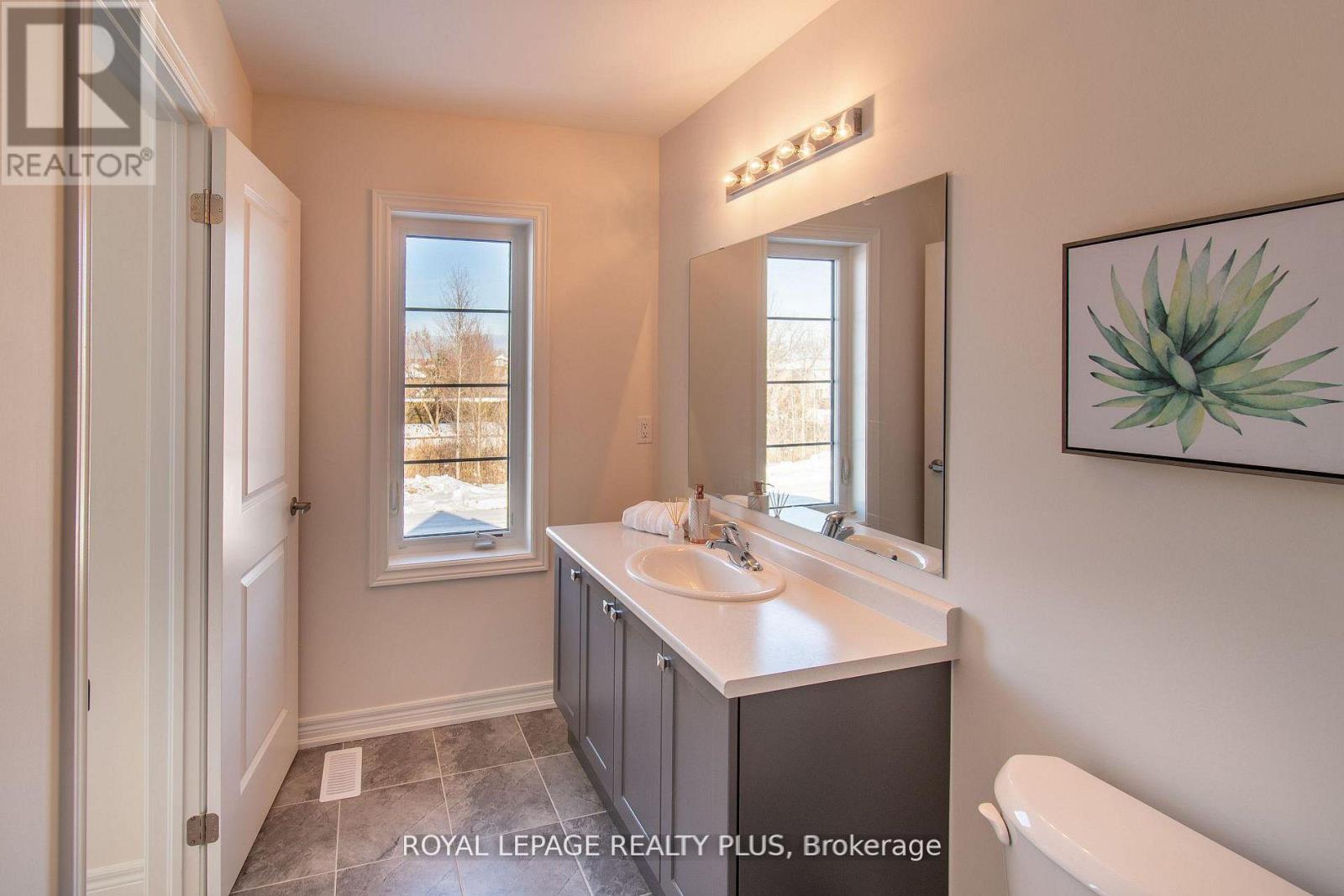 147 Dovedale Drive, Georgina, Ontario  L4P 0S6 - Photo 24 - N12946916