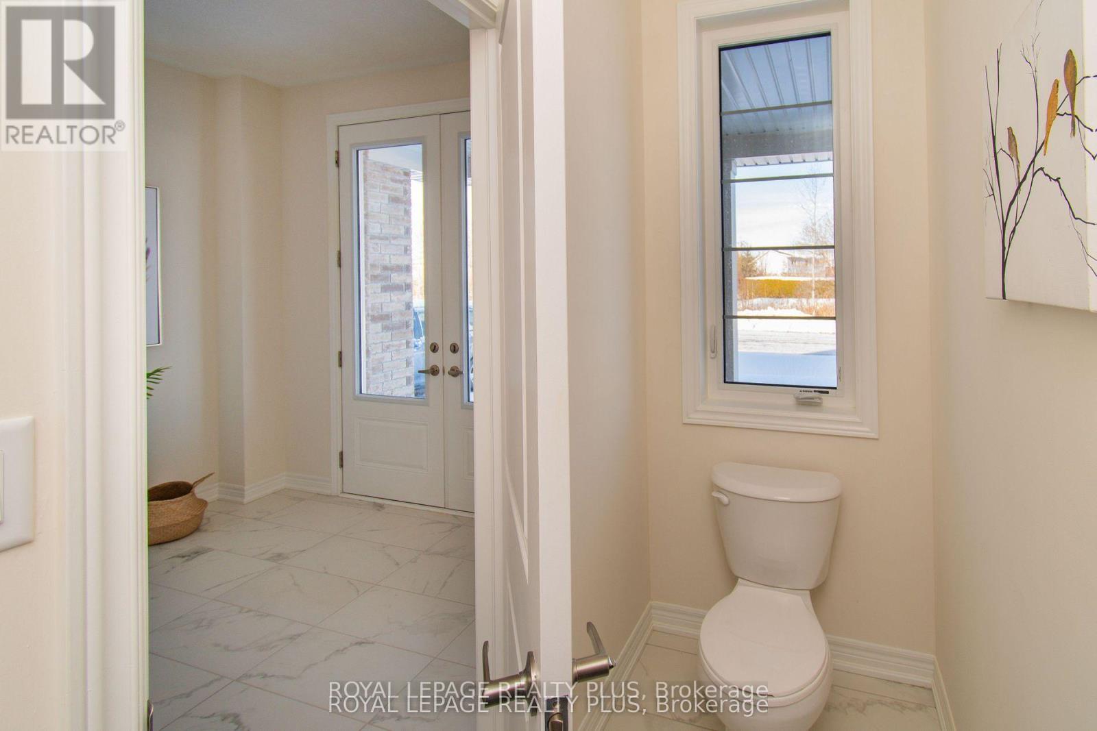 147 Dovedale Drive, Georgina, Ontario  L4P 0S6 - Photo 6 - N12946916