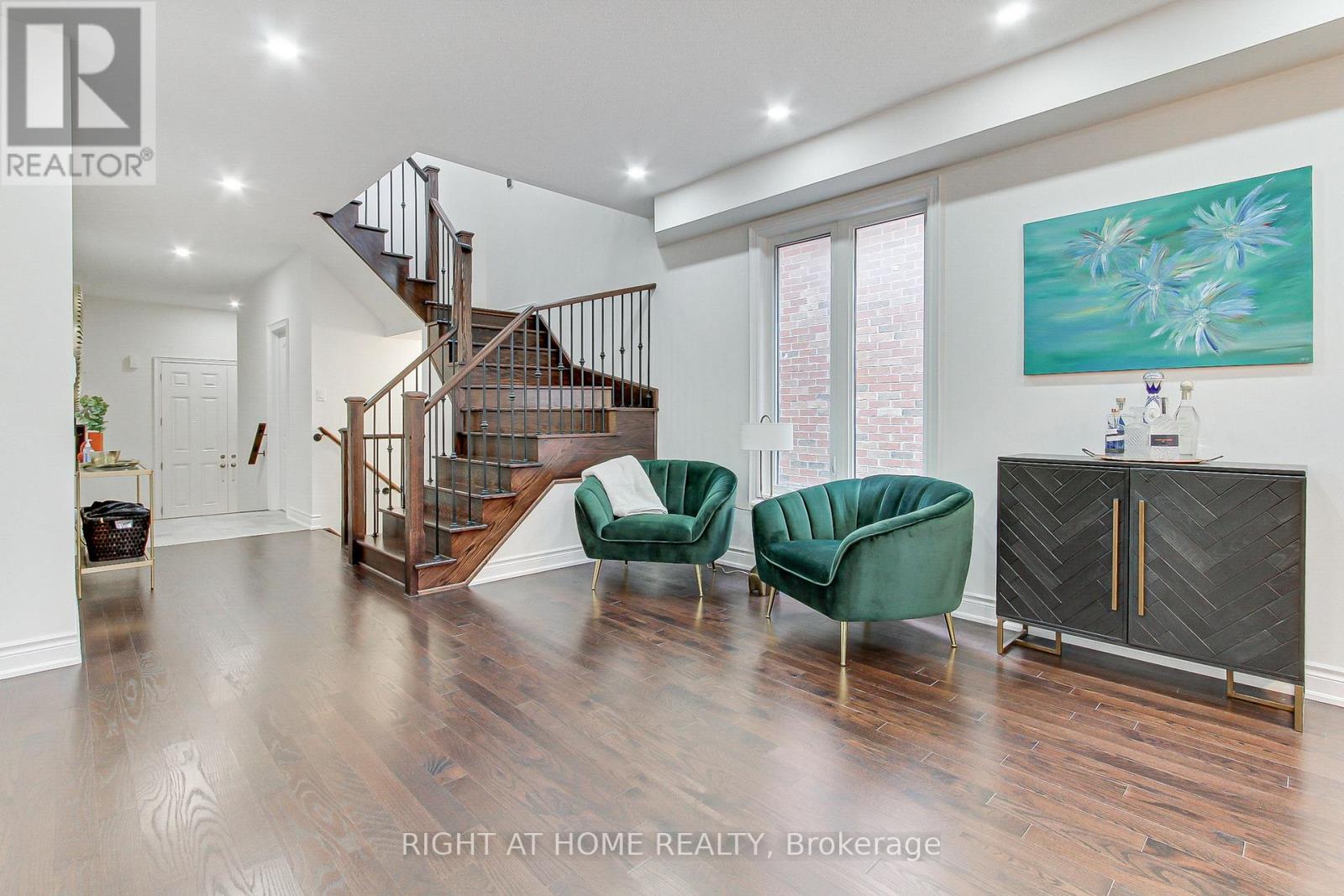 29 Pear Blossom Way, East Gwillimbury, Ontario  L9N 0T3 - Photo 4 - N12946926