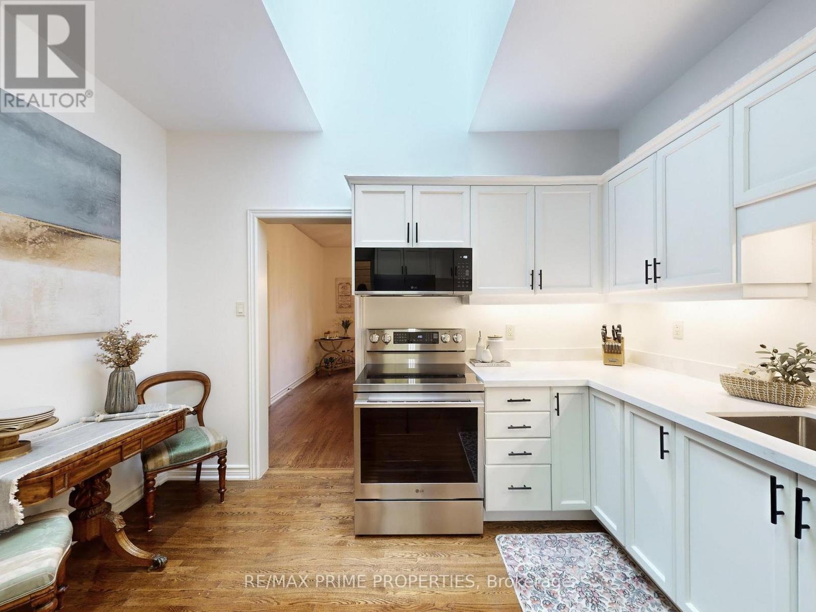 4 Colleen Bay Way, Markham, Ontario  L6E 1B4 - Photo 13 - N12946942