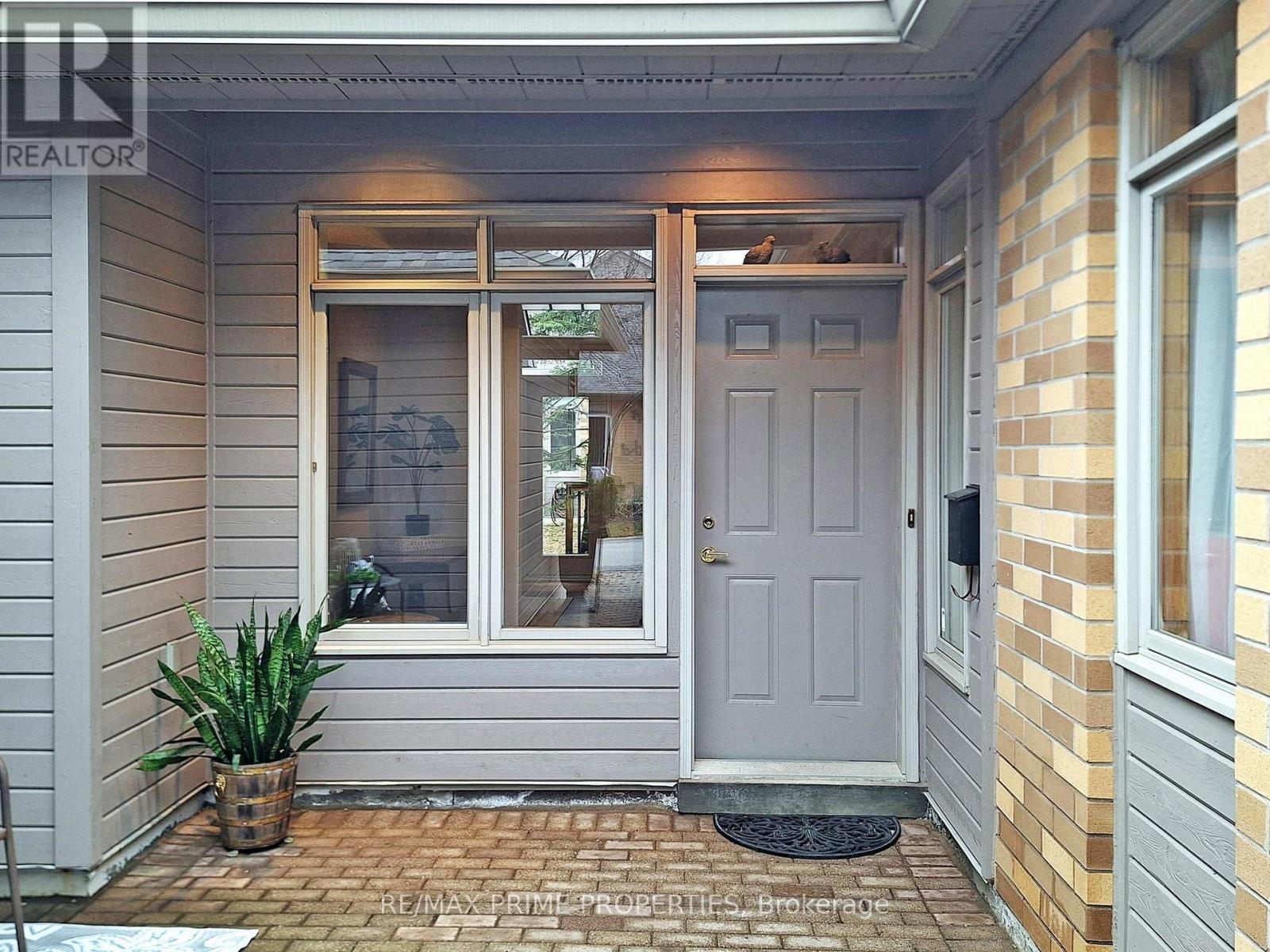 4 Colleen Bay Way, Markham, Ontario  L6E 1B4 - Photo 2 - N12946942