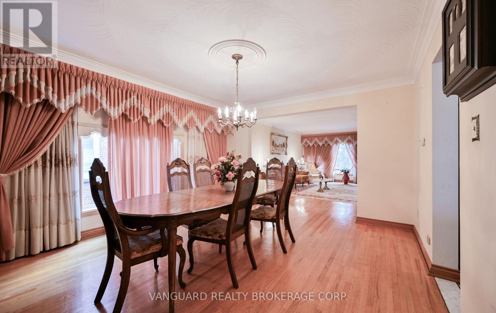 313 Firglen Ridge, Vaughan, Ontario  L4L 1N6 - Photo 12 - N12946956